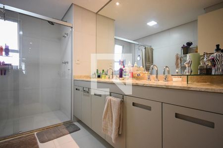 Apartamento à venda com 250m², 4 quartos e 4 vagasBanheiro suíte 4