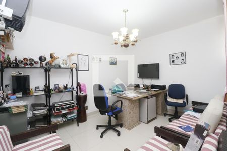 Casa para alugar com 400m², 4 quartos e 5 vagasEscritório 1