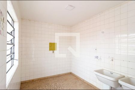 Casa à venda com 370m², 3 quartos e 3 vagasLavanderia