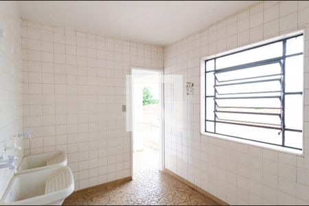 Casa à venda com 370m², 3 quartos e 3 vagasLavanderia