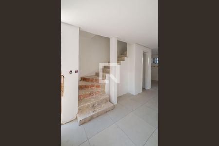 Escada de casa à venda com 3 quartos, 110m² em Campo Novo, Porto Alegre