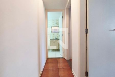 Corredor quartos  de apartamento à venda com 2 quartos, 83m² em Cambuí, Campinas
