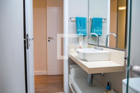 Apartamento à venda com 197m², 3 quartos e 4 vagasBanheiro da Suíte 1