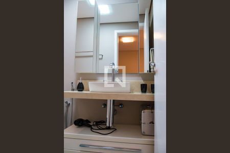 Apartamento à venda com 197m², 3 quartos e 4 vagasBanheiro da Suíte 2