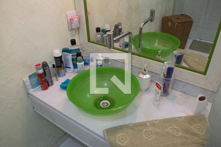 Casa à venda com 240m², 5 quartos e 3 vagasBanheiro quarto 1