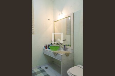 Casa à venda com 240m², 5 quartos e 3 vagasBanheiro quarto 1