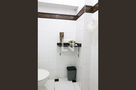 Casa à venda com 100m², 3 quartos e sem vaga Casa à venda com 100m², 3 quartos e sem vagaBanheiro Social