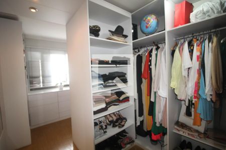 Apartamento à venda com 240m², 4 quartos e 3 vagasQuarto 2