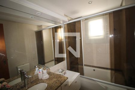 Apartamento à venda com 240m², 4 quartos e 3 vagasBanheiro da Suíte