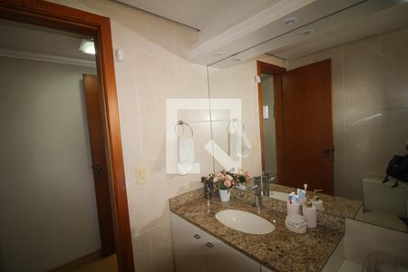 Apartamento à venda com 240m², 4 quartos e 3 vagasBanheiro da Suíte