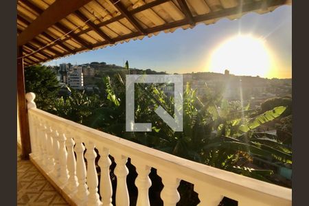 Casa à venda com 156m², 3 quartos e 6 vagas