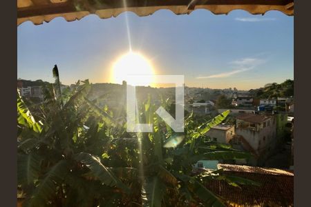 Casa à venda com 156m², 3 quartos e 6 vagas