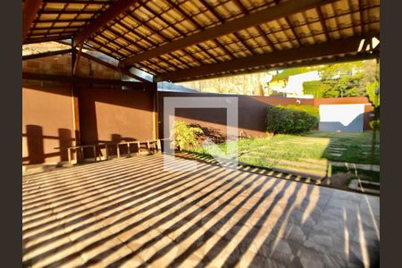 Casa à venda com 156m², 3 quartos e 6 vagas