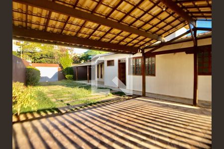 Casa à venda com 156m², 3 quartos e 6 vagas