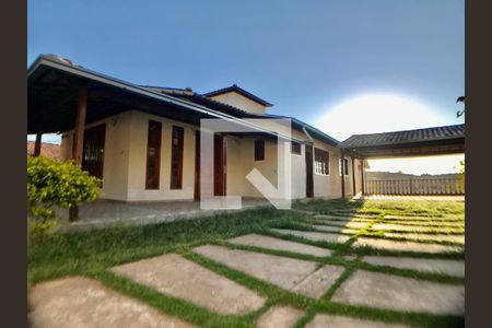 Casa à venda com 156m², 3 quartos e 6 vagas