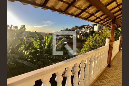 Casa à venda com 156m², 3 quartos e 6 vagas