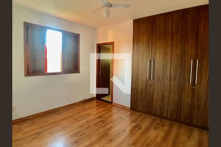 Casa à venda com 156m², 3 quartos e 6 vagas