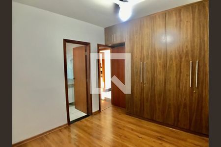 Casa à venda com 156m², 3 quartos e 6 vagas