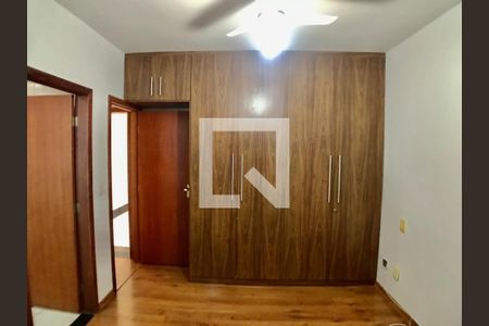 Casa à venda com 156m², 3 quartos e 6 vagas