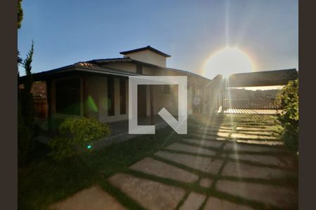 Casa à venda com 156m², 3 quartos e 6 vagas