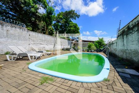 Casa à venda com 468m², 3 quartos e 2 vagas Casa à venda com 468m², 3 quartos e 2 vagasPiscina