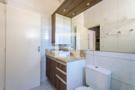 Banheiro da Suíte de casa à venda com 3 quartos, 468m² em Medianeira, Porto Alegre