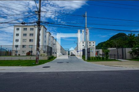 Fachada e portaria de apartamento para alugar com 2 quartos, 60m² em Vargem Pequena, Rio de Janeiro
