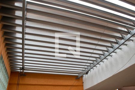 Casa à venda com 160m², 3 quartos e 2 vagas Casa à venda com 160m², 3 quartos e 2 vagasQuintal - Telhado