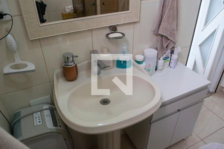 Casa à venda com 160m², 3 quartos e 2 vagas Casa à venda com 160m², 3 quartos e 2 vagasBanheiro quarto 1