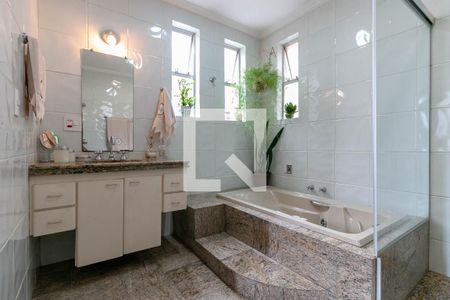 Apartamento à venda com 140m², 3 quartos e 2 vagas Apartamento à venda com 140m², 3 quartos e 2 vagasBanheiro da Suíte