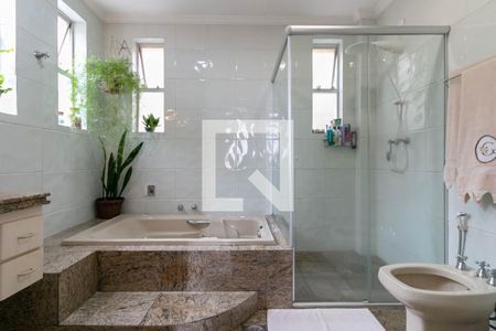 Apartamento à venda com 140m², 3 quartos e 2 vagas Apartamento à venda com 140m², 3 quartos e 2 vagasBanheiro da Suíte