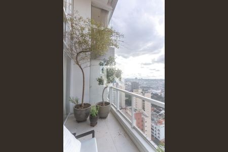 Apartamento à venda com 168m², 3 quartos e 3 vagasVaranda