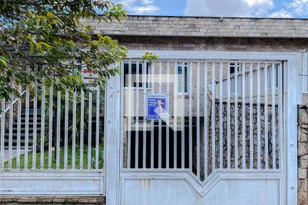 Casa à venda com 230m², 4 quartos e 4 vagasFachada