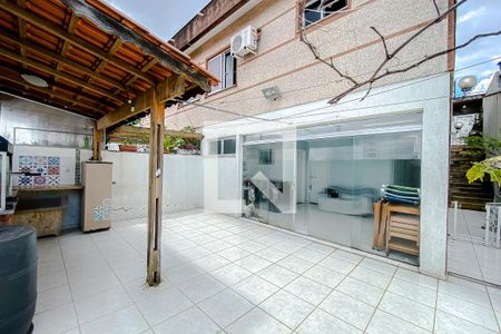 Casa à venda com 230m², 4 quartos e 4 vagasChurrasqueira