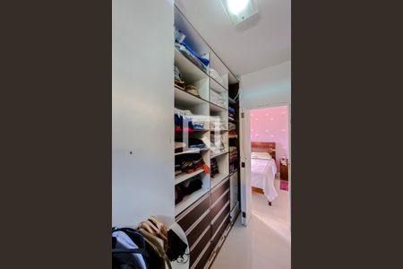 Casa à venda com 230m², 4 quartos e 4 vagasQuarto 3 - Closet