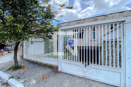 Casa à venda com 230m², 4 quartos e 4 vagasFachada