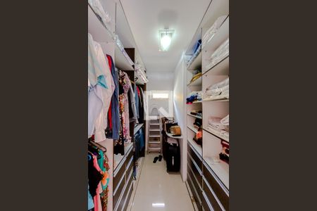 Casa à venda com 230m², 4 quartos e 4 vagasQuarto 3 - Closet