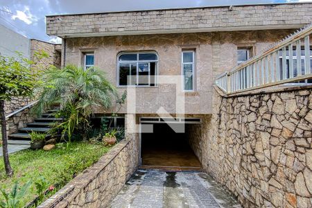 Casa à venda com 230m², 4 quartos e 4 vagasGaragem