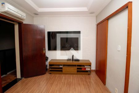 Casa à venda com 257m², 5 quartos e 4 vagasSala de TV