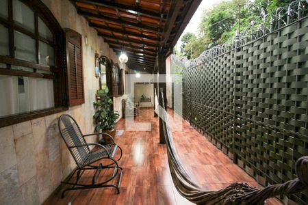 Casa à venda com 257m², 5 quartos e 4 vagasVaranda