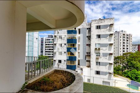 Vista da sala de apartamento para alugar com 2 quartos, 111m² em Candeal, Salvador