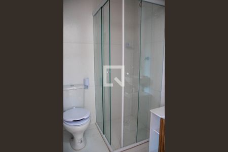 Banheiro de kitnet/studio para alugar com 1 quarto, 24m² em Vila Mazzei, São Paulo