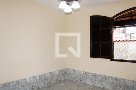 Casa à venda com 120m², 2 quartos e 2 vagas Casa à venda com 120m², 2 quartos e 2 vagasSala