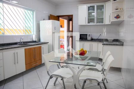 Casa à venda com 185m², 3 quartos e 2 vagasCozinha