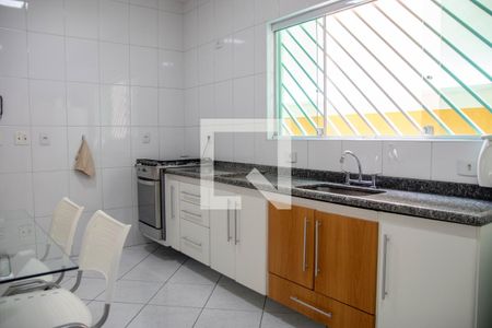 Casa à venda com 185m², 3 quartos e 2 vagasCozinha