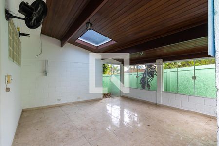 Casa à venda com 250m², 4 quartos e 3 vagas Casa à venda com 250m², 4 quartos e 3 vagasEdícula - Sala