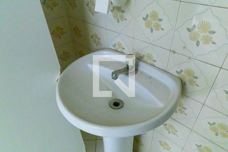 Casa à venda com 250m², 4 quartos e 3 vagas Casa à venda com 250m², 4 quartos e 3 vagasEdícula - Banheiro da suíte