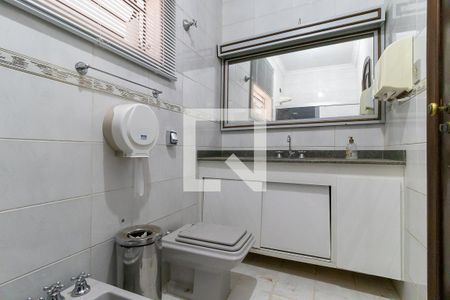 Casa à venda com 250m², 4 quartos e 3 vagas Casa à venda com 250m², 4 quartos e 3 vagasBanheiro social