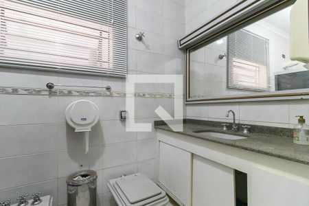 Casa à venda com 250m², 4 quartos e 3 vagas Casa à venda com 250m², 4 quartos e 3 vagasBanheiro social