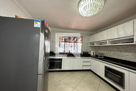 Casa à venda com 352m², 2 quartos e 2 vagasCozinha
